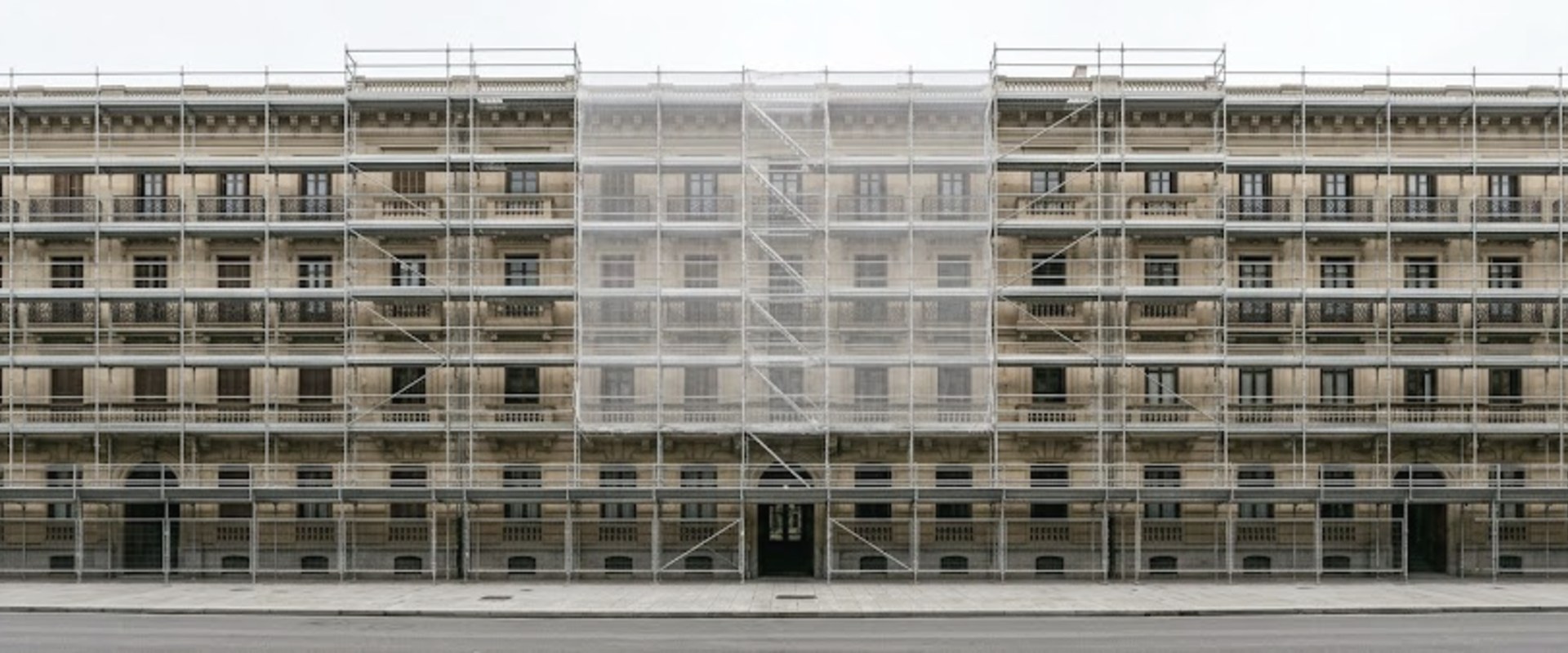 Échafaudage conçu sur mesure pour une façade